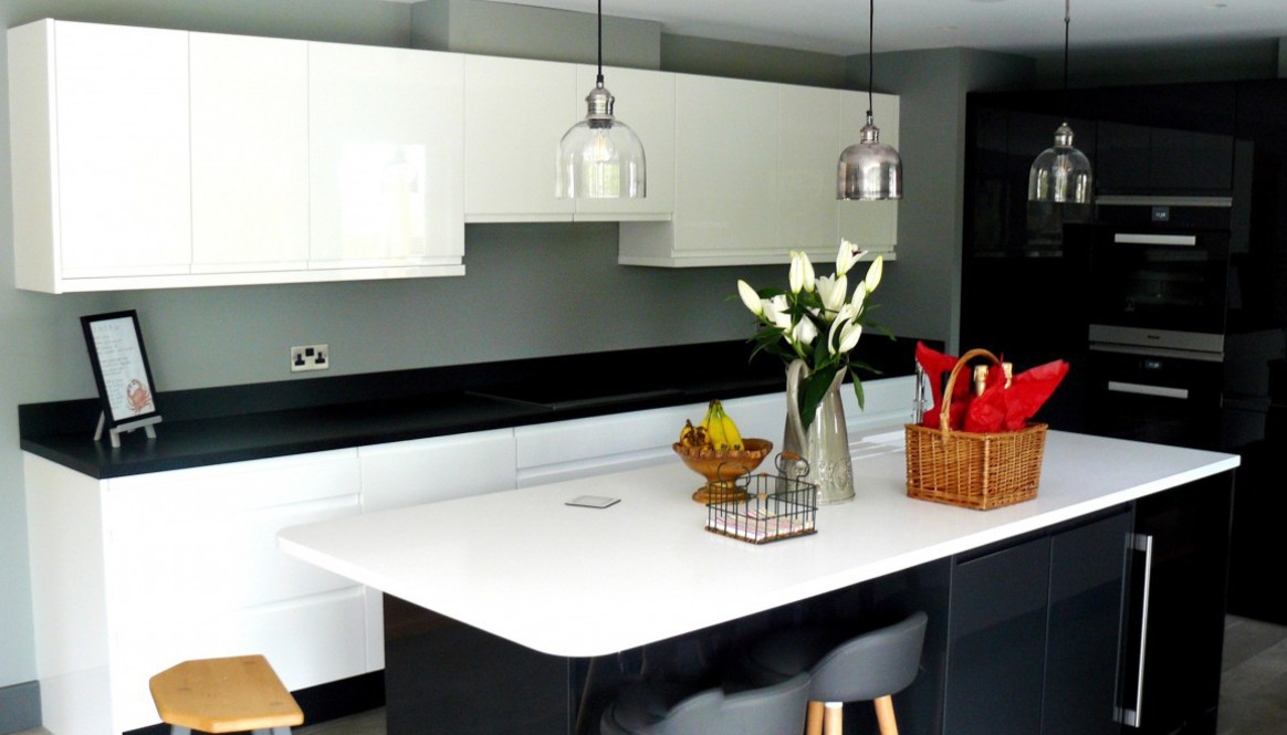 Chippendale Gloss Anthracite and White