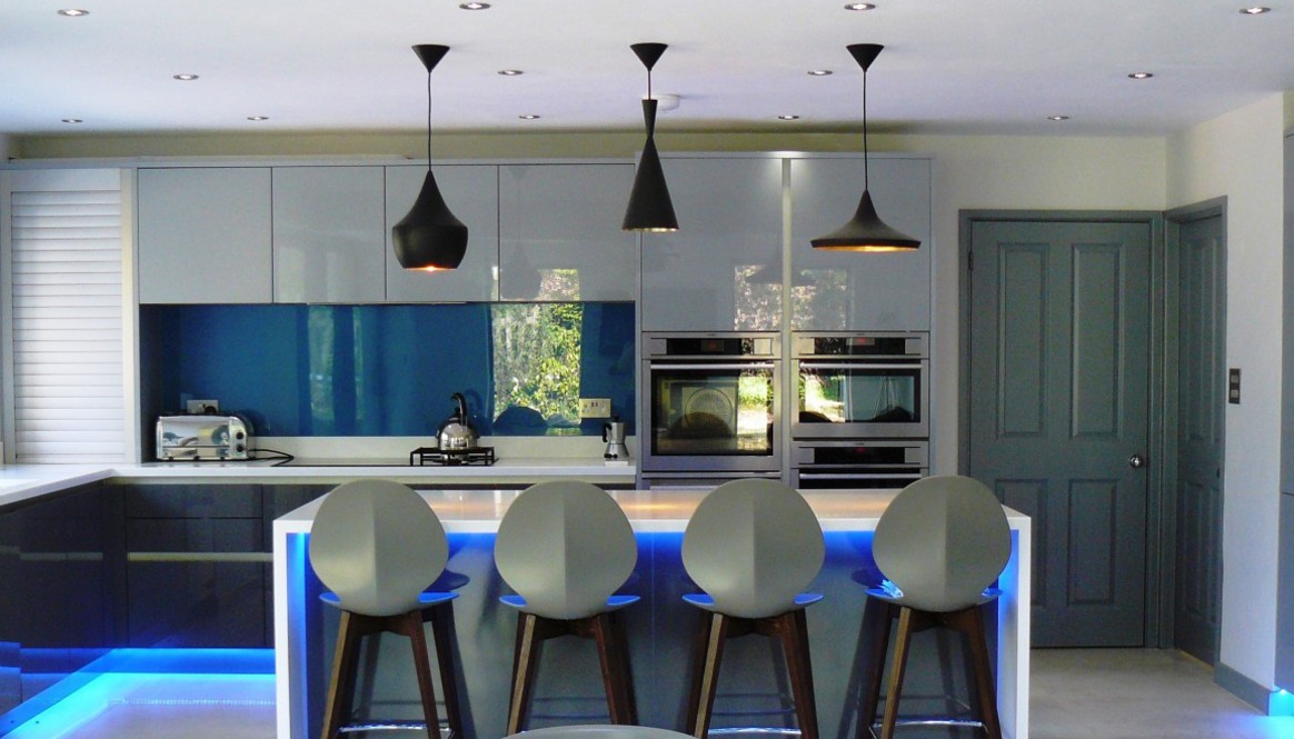 Handle-less Gloss Grey with White Corian worktop