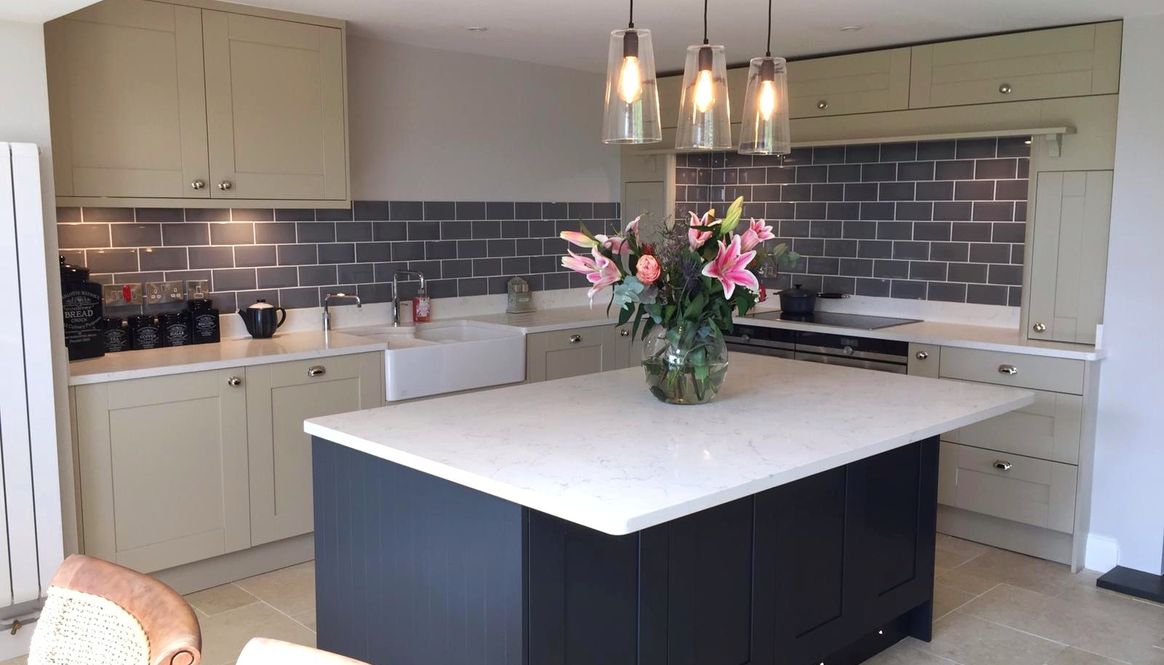 Wood Shaker Painted in Oyster and Anthracite