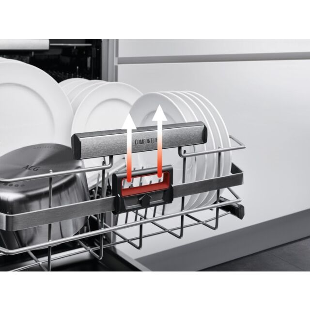 AEG FSE83837P Integrated Comfortlift dishwasher.