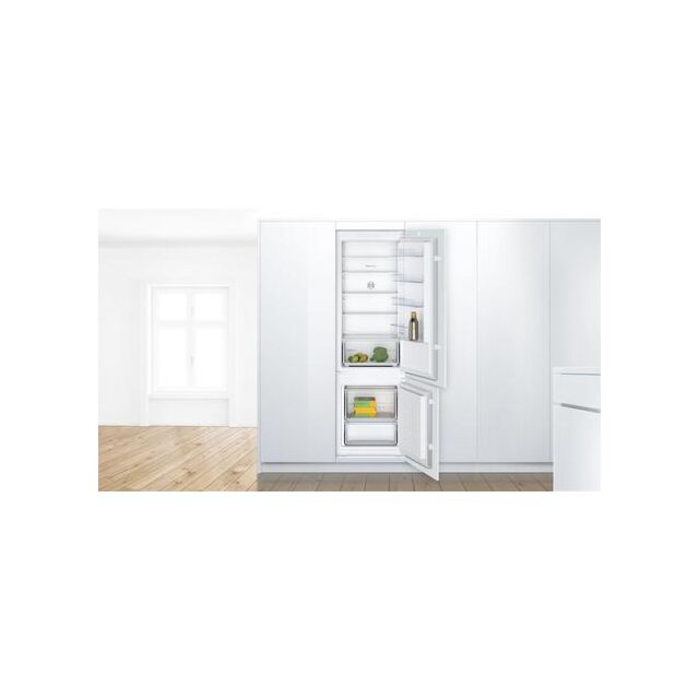 Bosch KIV87NSF0G Integrated Fridge Freezer.