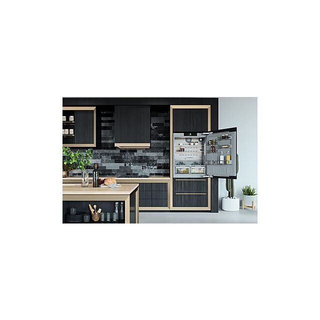 Liebherr ECBNE8870 Integrated Fridge Freezer